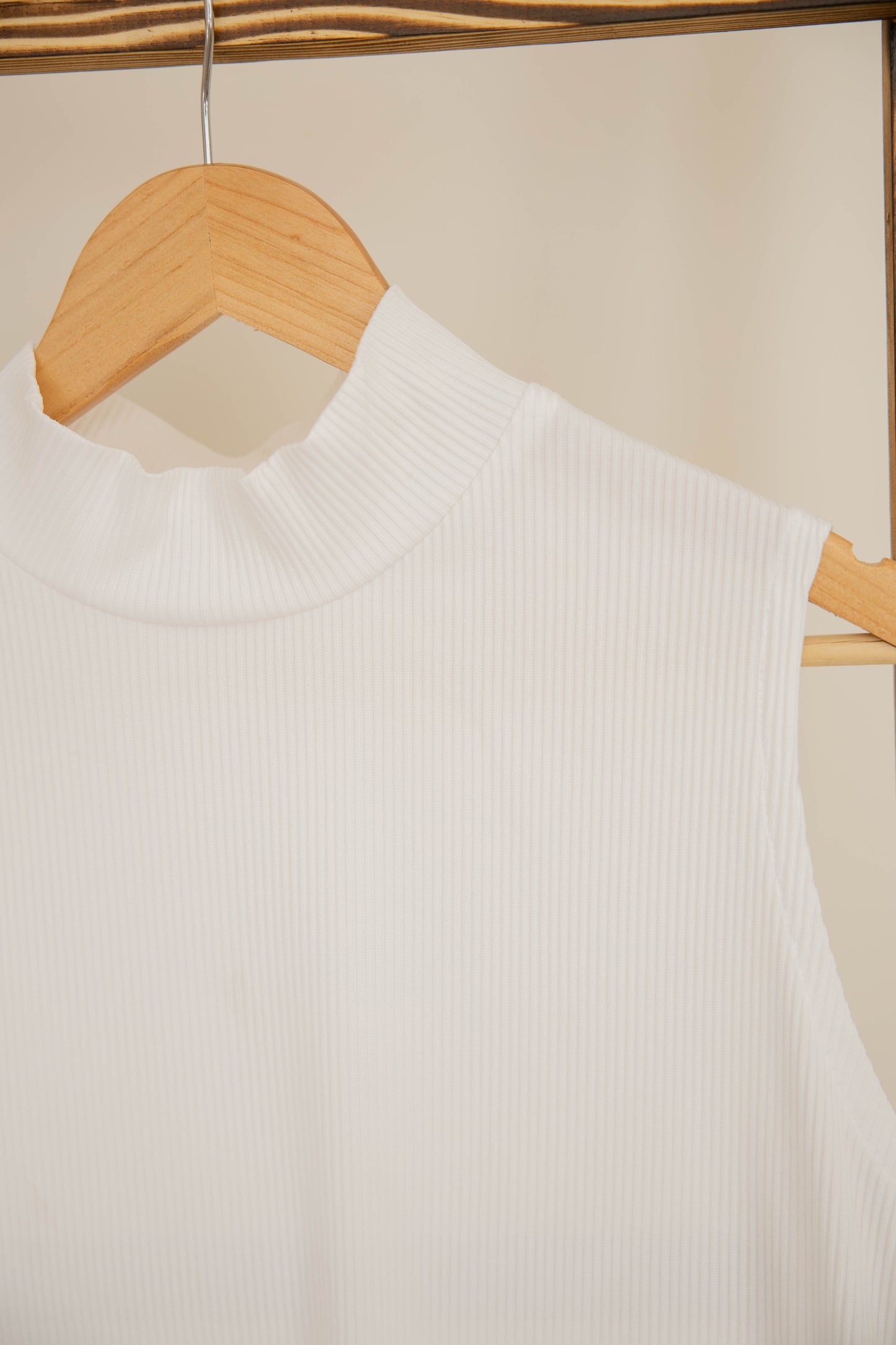 Basic top in white