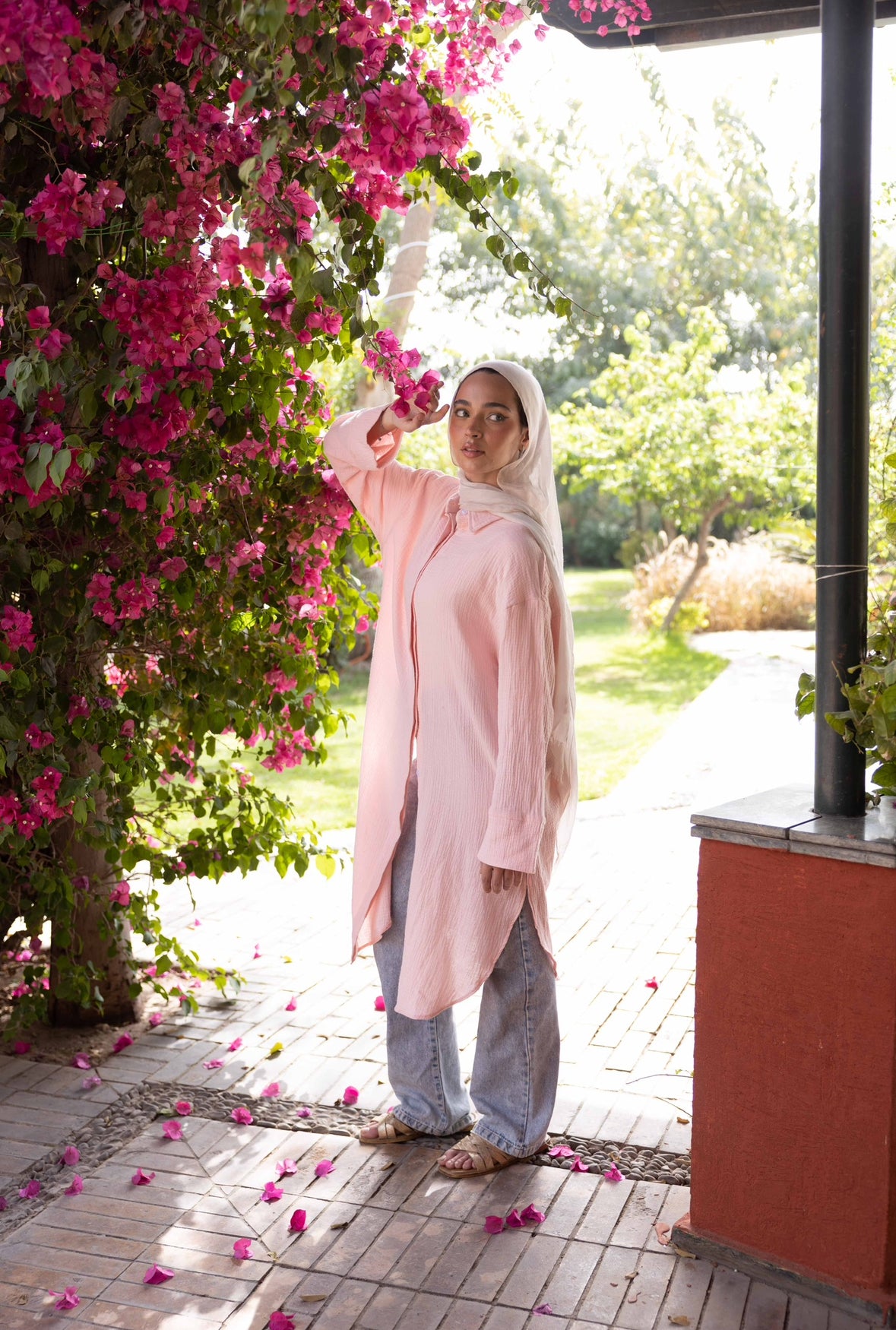 Crinkled linen long shirt in blush pink