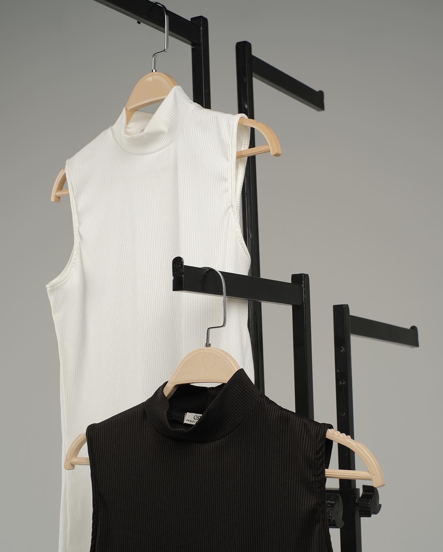Basic top in white