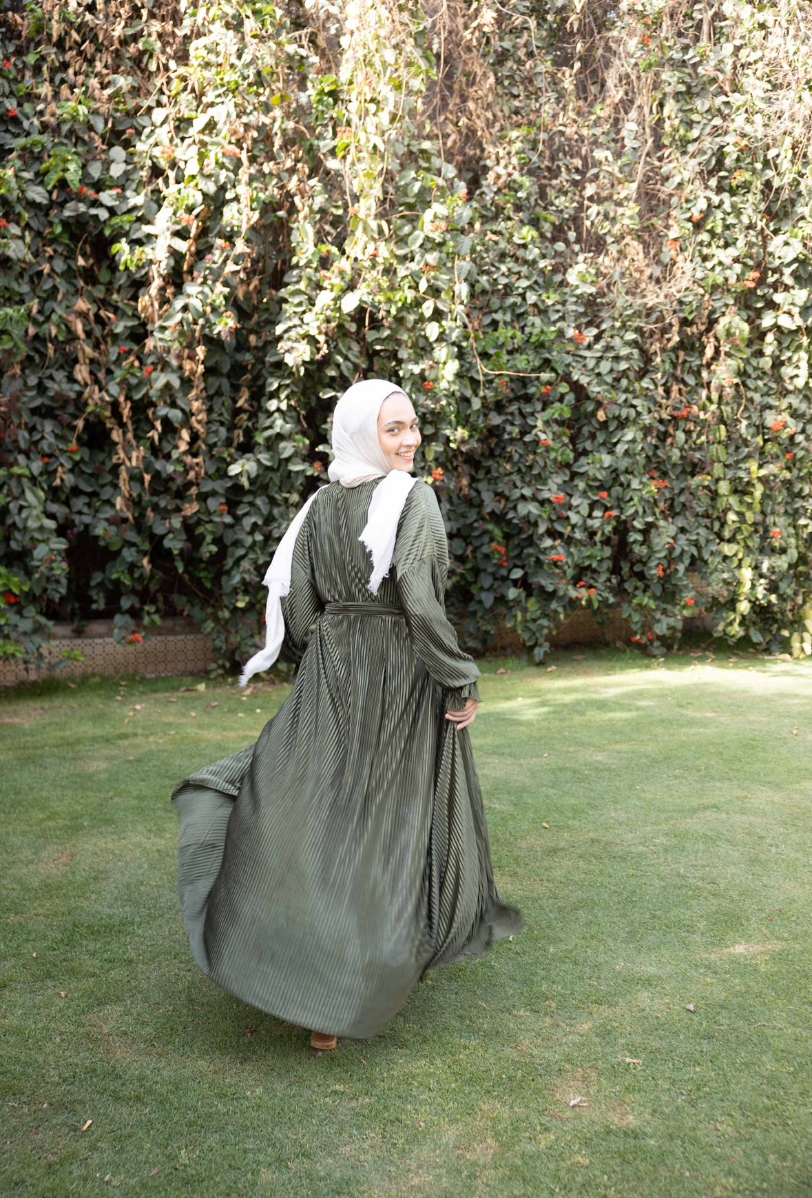 Pleated silk kimono in olive