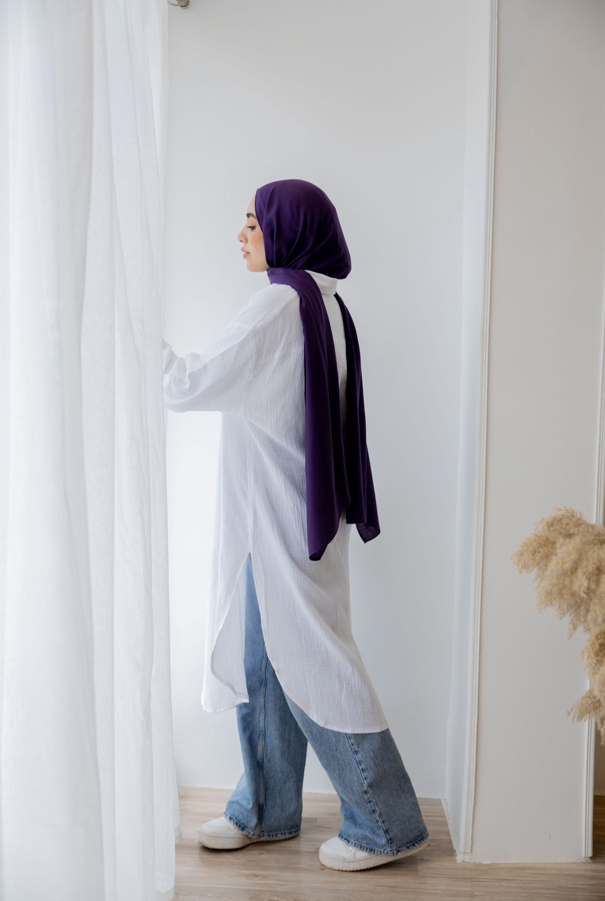 Crinkled linen long shirt in white