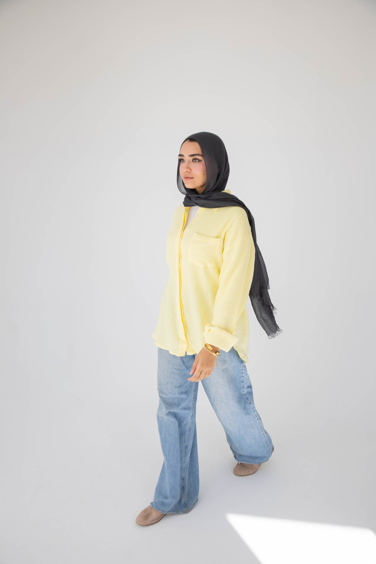 Crinkled linen shirt in light yellow