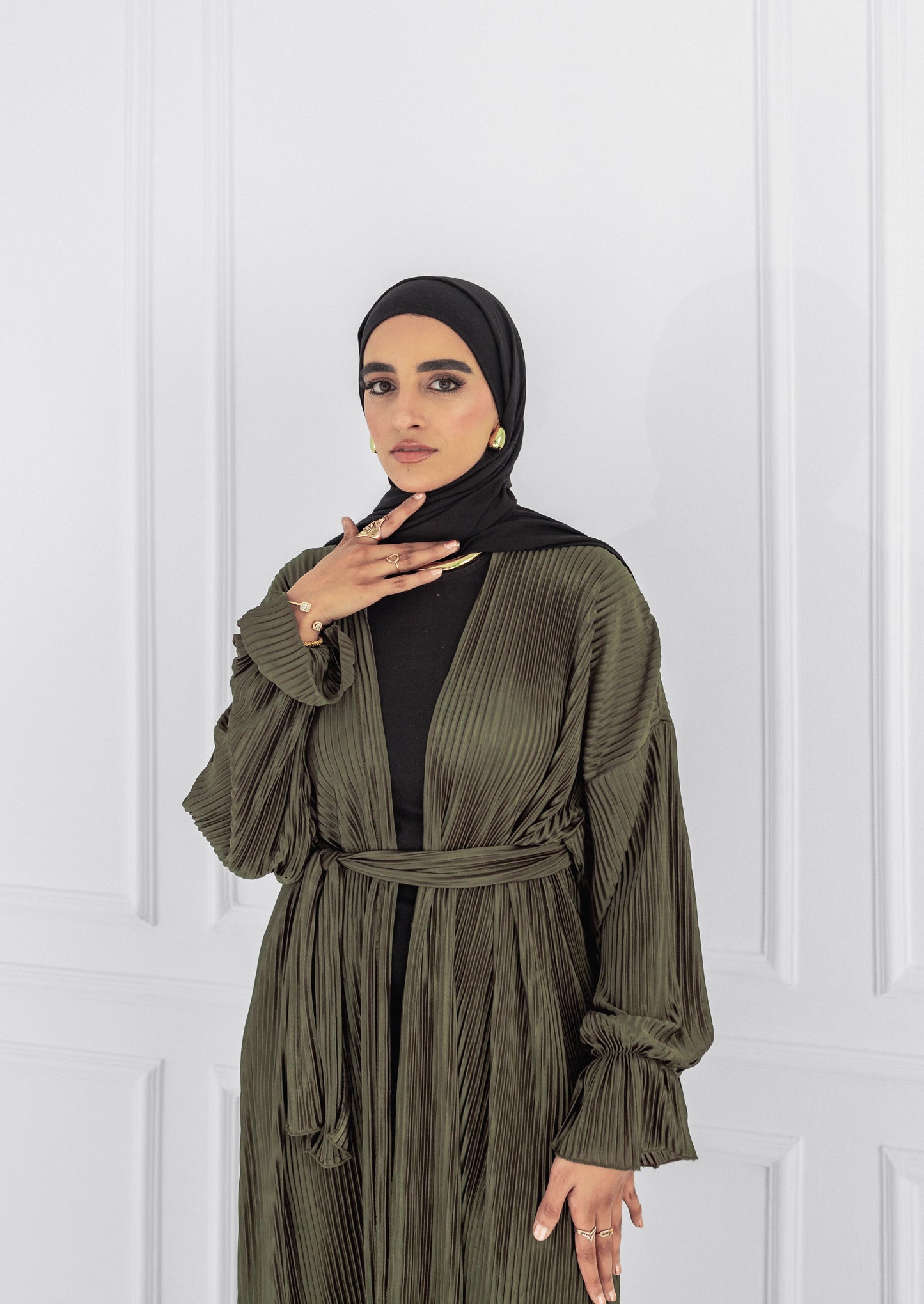 Pleated silk kimono in olive