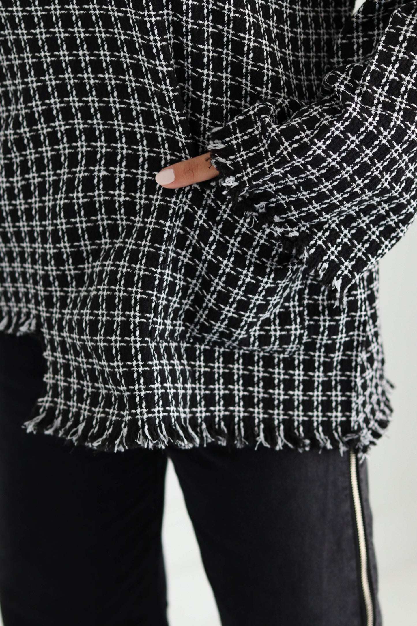 XO' Tweed top in black