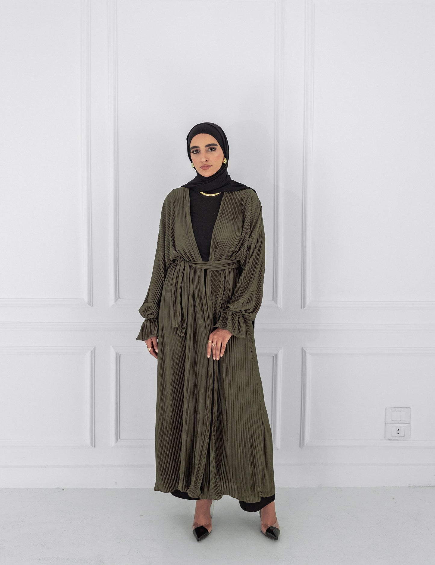 Pleated silk kimono in olive