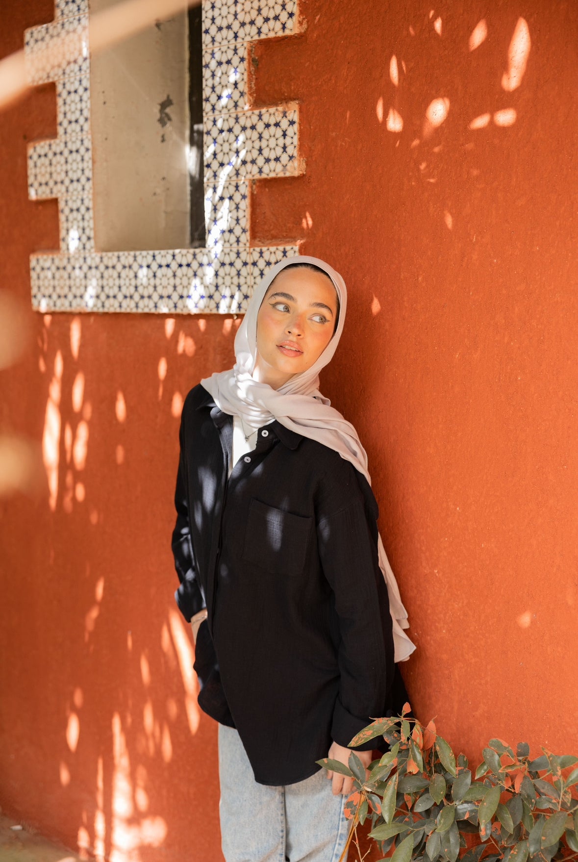 Crinkled linen shirt in black