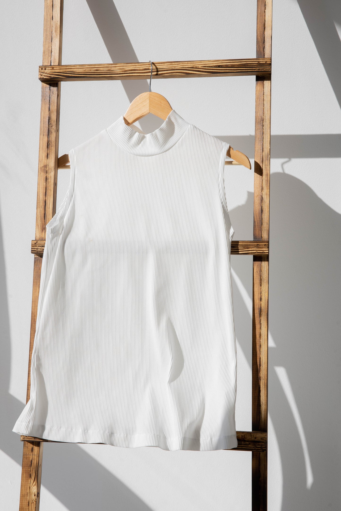 Basic top in white