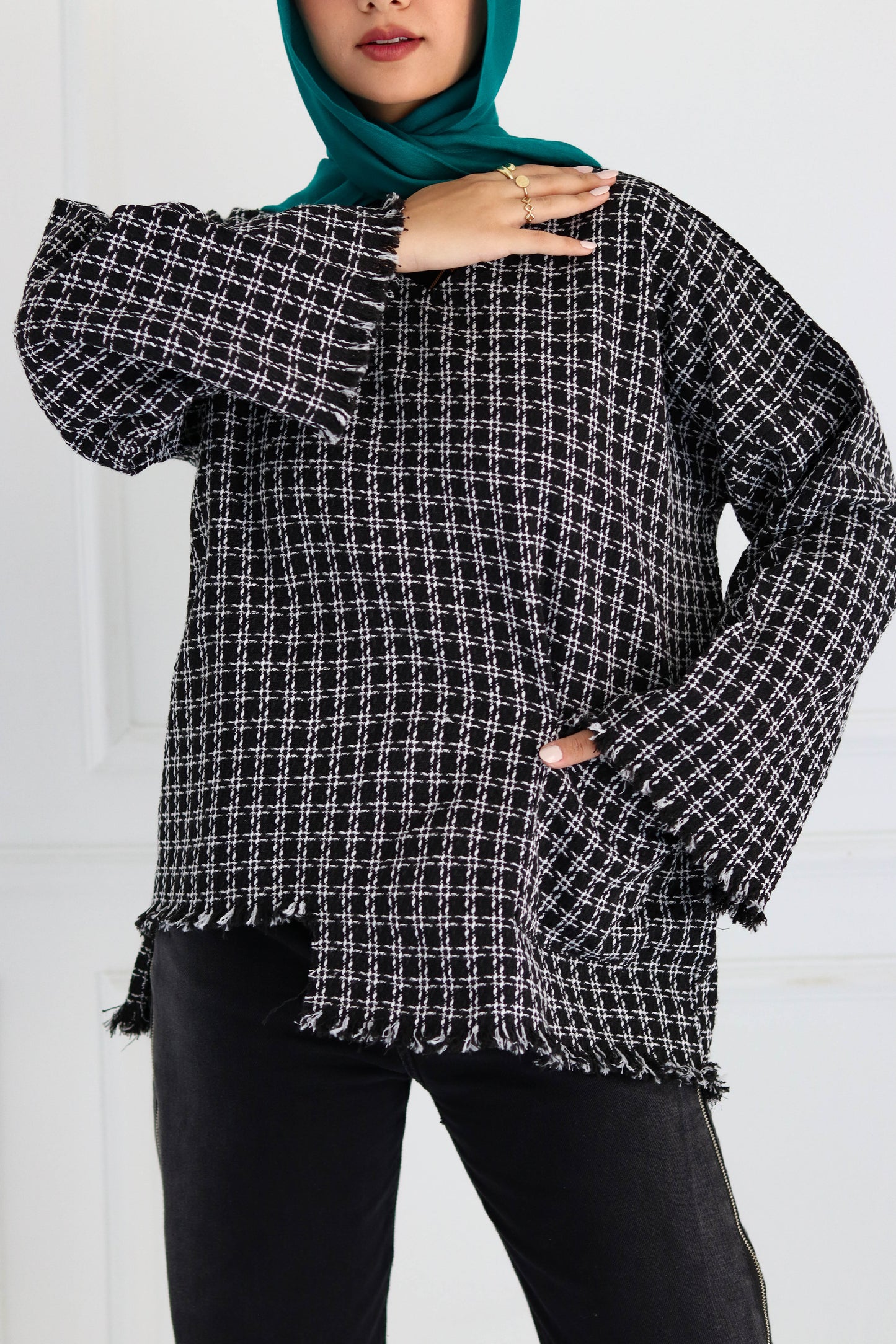 XO' Tweed top in black