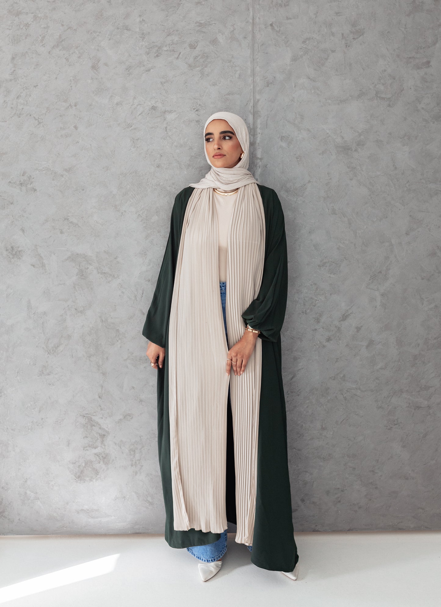 Elara abaya in deep olive