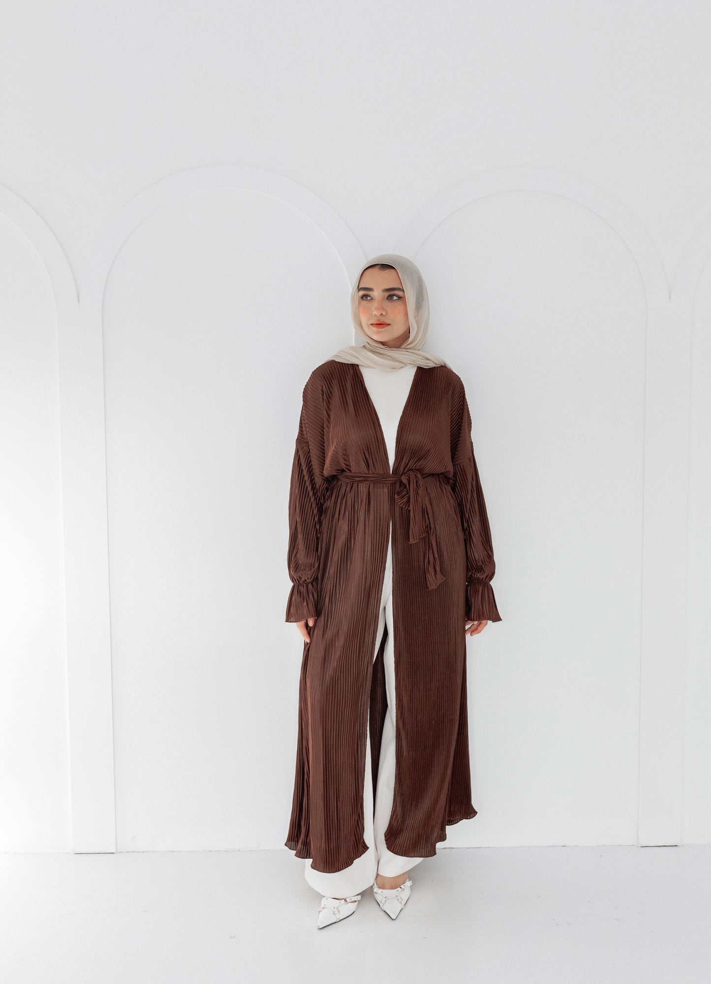 Pleated silk kimono in mocha