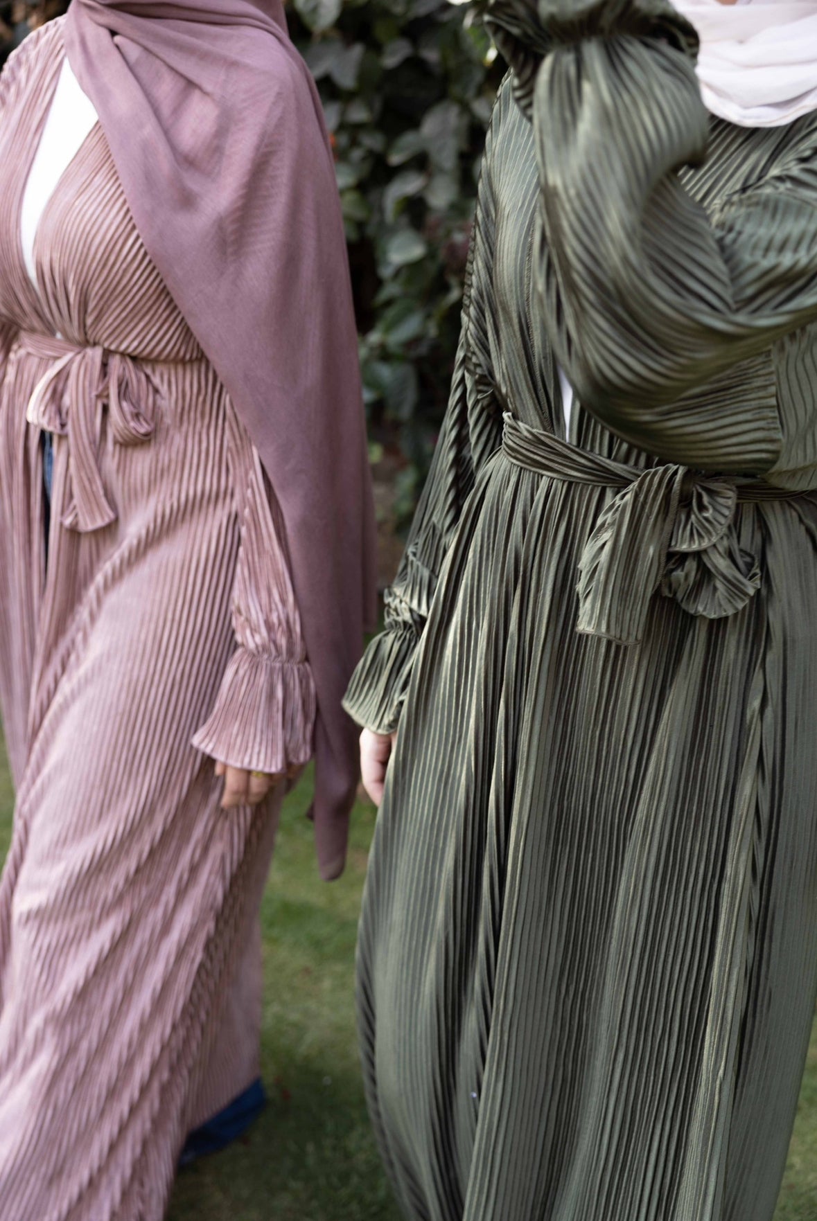 Pleated silk kimono in olive