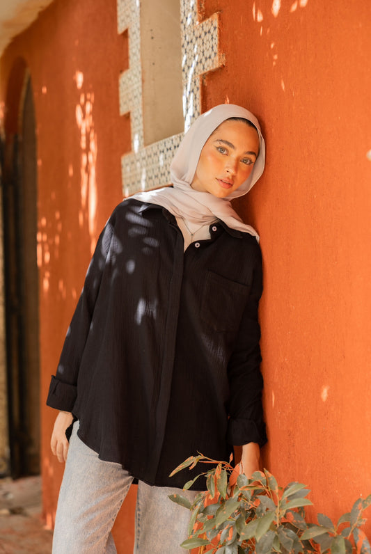 Crinkled linen shirt in black