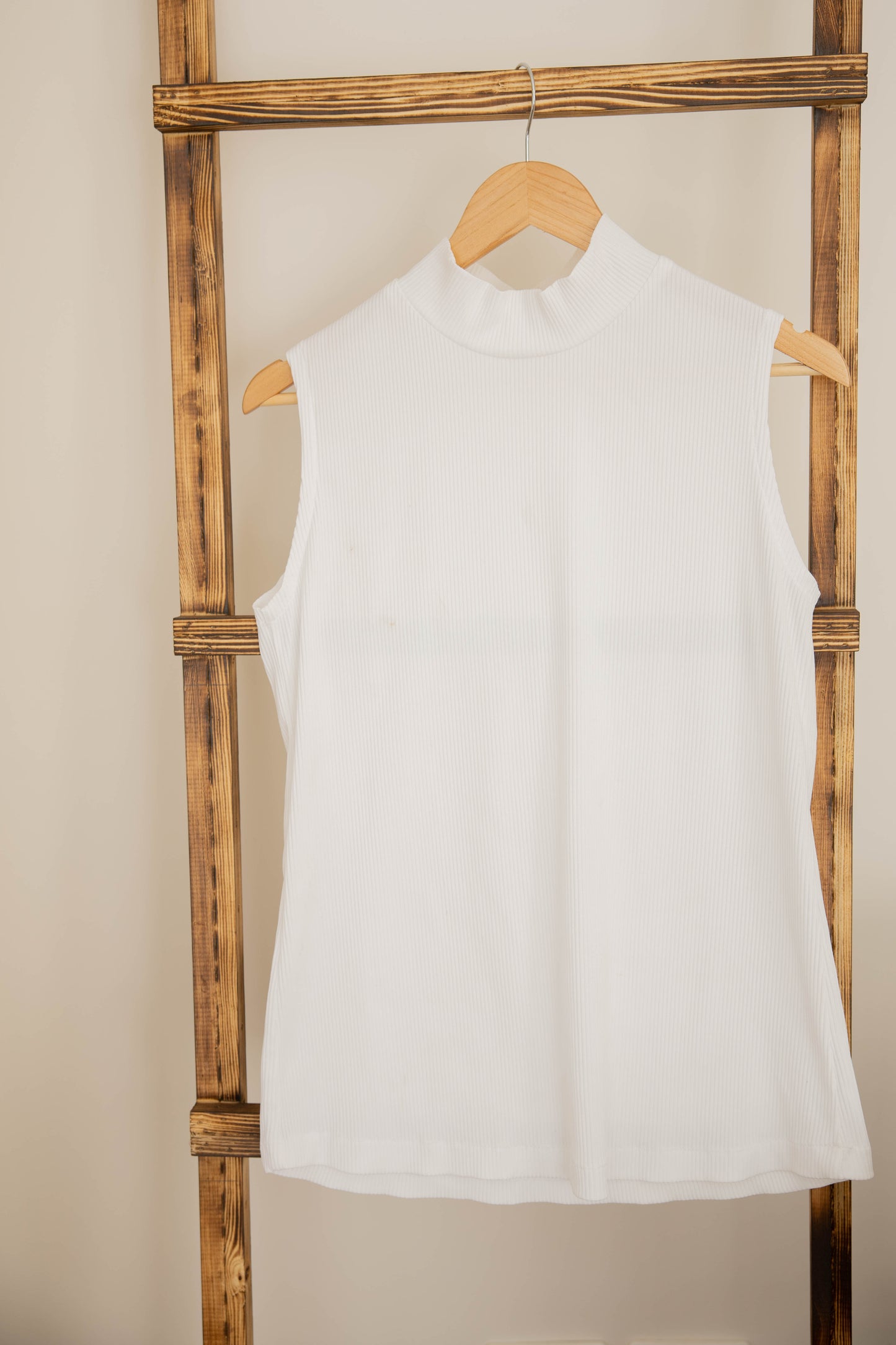 Basic top in white