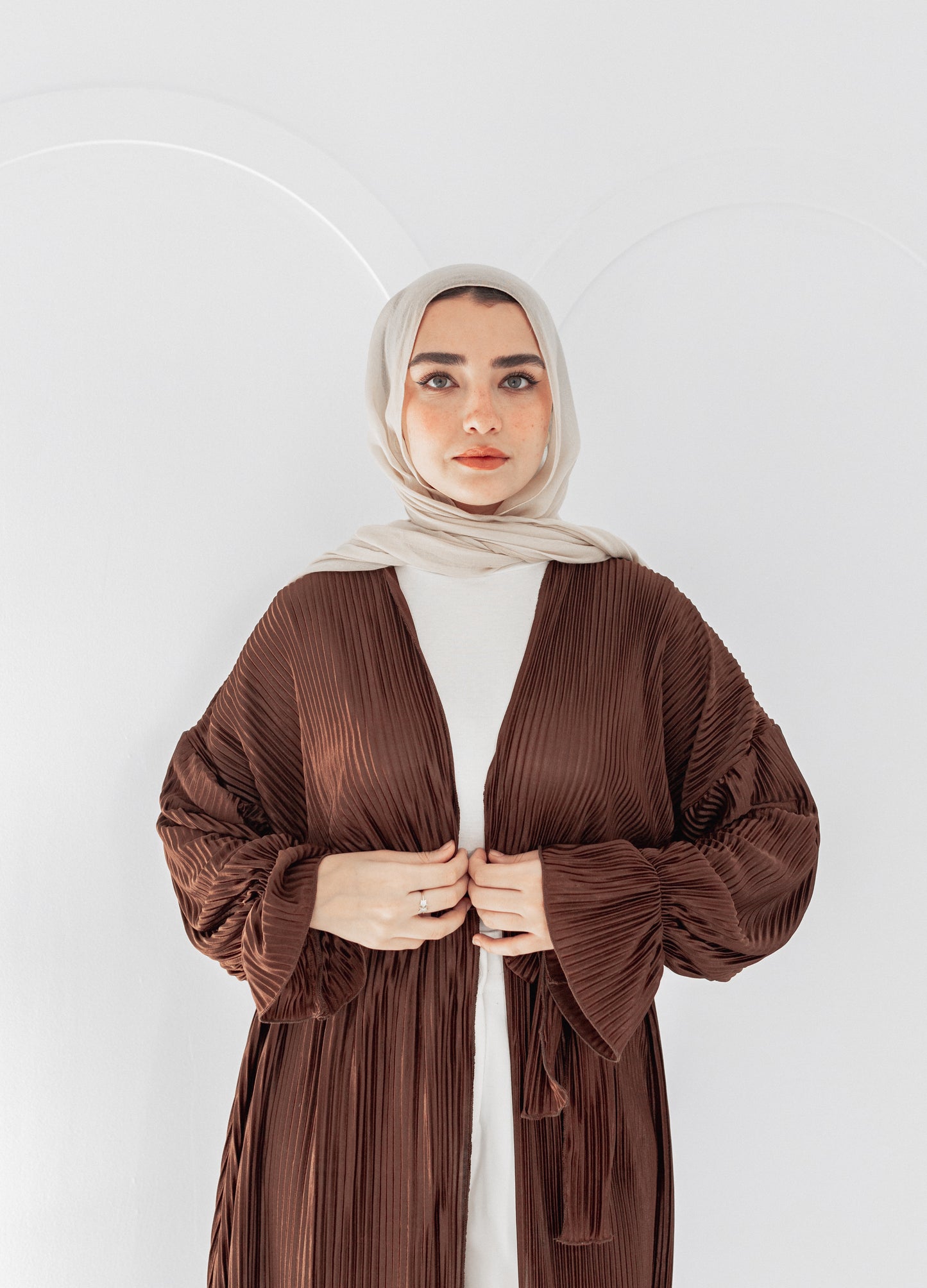 Pleated silk kimono in mocha